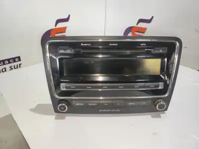 Peça sobressalente para automóvel em segunda mão SISTEMA DE ÁUDIO / RÁDIO CD por SKODA SUPERB COMBI (3T5)  Referências OEM IAM ET0035161G  