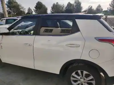 Second-hand car spare part rear left door for ssangyong tivoli crystal 4x2 oem iam references 