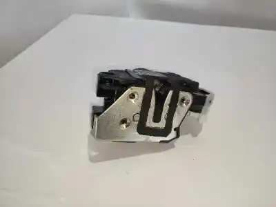 Second-hand car spare part front right door lock for ssangyong tivoli crystal 4x2 oem iam references 7122035000