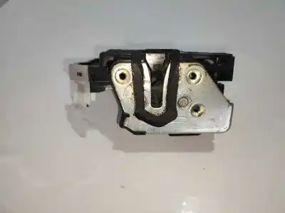 Second-hand car spare part left front door lock for ssangyong tivoli crystal 4x2 oem iam references 7121035020