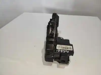 Second-hand car spare part left front door lock for ssangyong tivoli crystal 4x2 oem iam references 7121035020  