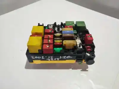 Pezzo di ricambio per auto di seconda mano scatola relè/fusibili per peugeot 2008 (--.2013->) gt line riferimenti oem iam 9804848480