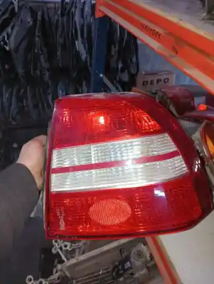 Recambio de automóvil de segunda mano de PILOTO TRASERO DERECHO para KIA SHUMA  referencias OEM IAM   