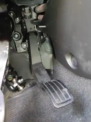 Pezzo di ricambio per auto di seconda mano PEDALE DELL ACCELERATORE per PEUGEOT 208 (P2) 1.2 PureTech Riferimenti OEM IAM 9827704480  