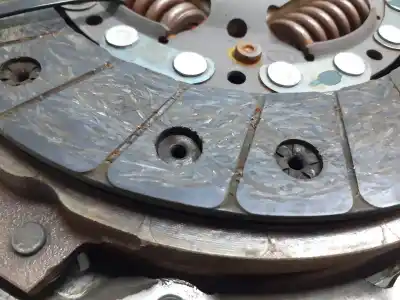 Second-hand car spare part clutch kit for renault clio iv authentique 75 cv / 55 kw oem iam references 302050736r