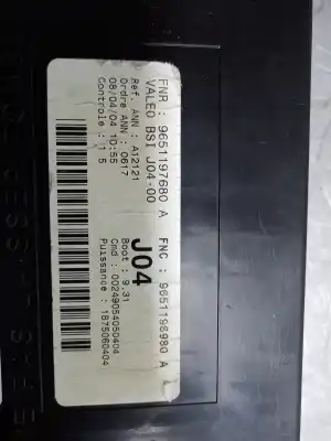 Peça sobressalente para automóvel em segunda mão caixa de fusíveis e relés por peugeot 307 break / sw (s1) 307 break / sw (s1) (2002 - 2005) referências oem iam 9651196980a  9651197680a Peça sobressalente para automóvel em segunda mão caixa de fusíveis e relés por peugeot 307 break / sw (s1) 307 break / sw (s1) (2002 - 2005) referências oem iam 9651196980a  9651197680a