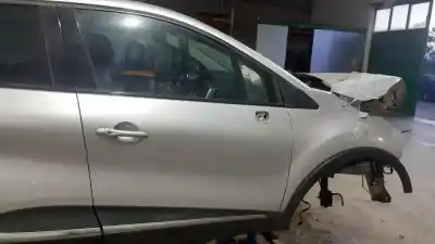 Peça sobressalente para automóvel em segunda mão Porta Dianteira Direita por RENAULT CAPTUR II Zen 131 CV / 96 KW Referências OEM IAM 801009375R  