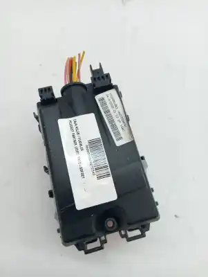 Pièce détachée automobile d'occasion boîtes à fusibles pour peugeot partner (2022) yht2-g2f021 références oem iam 9675730380  vb2c59a6hw