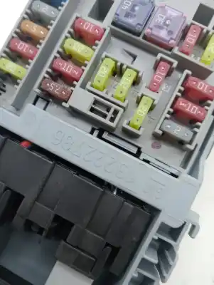 Second-hand car spare part fuse box unit for opel zafira tourer expression oem iam references 13222786  