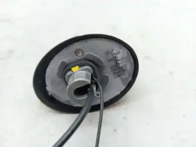 Second-hand car spare part antenna base for fiat iii panda (319) (2012->) 1.2 easy [1.2 ltr. - 51 kw cat bivalent gasolina / gpl] oem iam references 51899979  