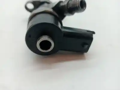 Second-hand car spare part injector for renault trafic combi (ab 4.01) passenger expression combi corto oem iam references 166000505r  