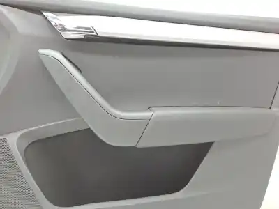 Автозапчасти б/у обивка передней правой двери за skoda octavia combi (5e5) 2.0 tdi ссылки oem iam 5e1867012  