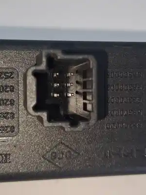 Peça sobressalente para automóvel em segunda mão interruptor 4 piscas - emergência por renault twingo authentique referências oem iam 8200483813  