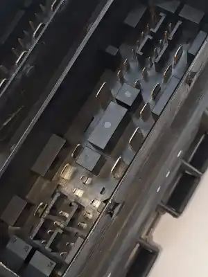 Pezzo di ricambio per auto di seconda mano scatola relè/fusibili per opel corsa d ´´111 years´´ riferimenti oem iam 13217392ef  