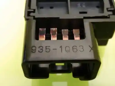 Second-hand car spare part switch for lexus is 200 (ds2/is2) d-cat oem iam references 9351q63x  156935