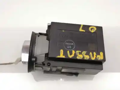 Pièce détachée automobile d'occasion COMMUTATEUR D'ALLUMAGE pour VOLKSWAGEN PASSAT LIM. (3G2)  Références OEM IAM 3C0905843  33303301