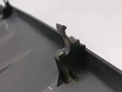 Pezzo di ricambio per auto di seconda mano modanatura per opel astra j lim. 1.6 16v cat riferimenti oem iam 55561431  