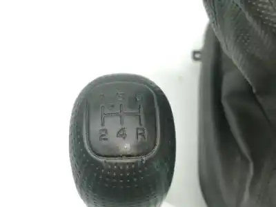 Second-hand car spare part gear lever trim for mitsubishi montero (v60/v70) 3.2 di-d avance oem iam references mr410845  mr567041