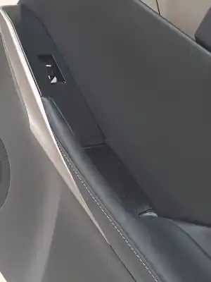 Автозапчастина б/у обликка задніх правіх дверей для lexus is 300 (jce10) * посилання на oem iam 676305332242  