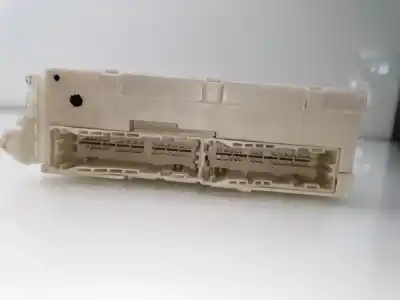 Second-hand car spare part fuse box unit for lexus is 200 (ds2/is2) d-cat oem iam references 8273053052  