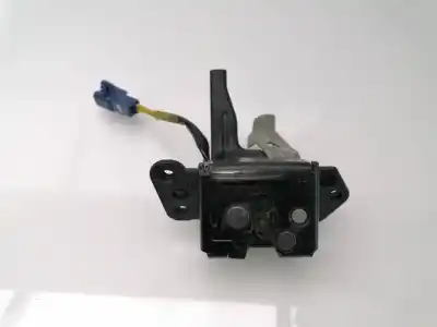 Pièce détachée automobile d'occasion COFFRE / SERRURE DE PORTE pour TOYOTA YARIS  Références OEM IAM 693500D041  