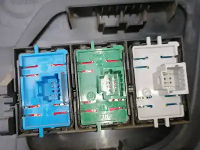 Pezzo di ricambio per auto di seconda mano modanatura per renault master ii phase 2 combi 3.0 dci riferimenti oem iam 682600025r  