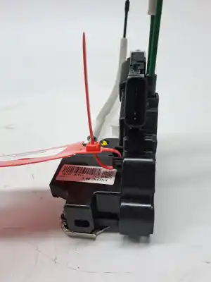 Pezzo di ricambio per auto di seconda mano serratura porta anteriore destra per ssangyong tivoli * riferimenti oem iam 7122035000  