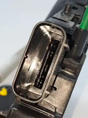 Pezzo di ricambio per auto di seconda mano serratura porta anteriore destra per ssangyong tivoli * riferimenti oem iam 7122035000  