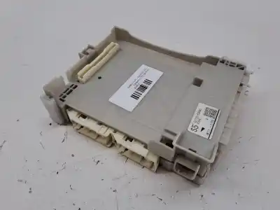Pièce détachée automobile d'occasion BOÎTES À FUSIBLES pour TOYOTA YARIS  Références OEM IAM 8273052K40  