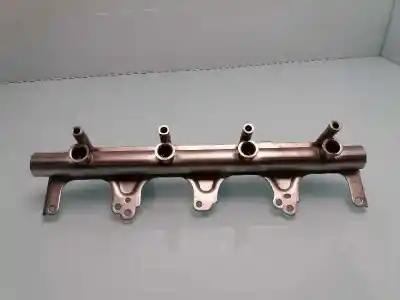 Pièce détachée automobile d'occasion RAMPE D'INJECTEUR pour SEAT LEON (1P1)  Références OEM IAM 06F133317L  