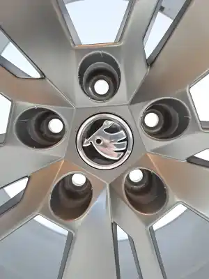 Pezzo di ricambio per auto di seconda mano cerchione in lega per skoda superb combi (3t5) active riferimenti oem iam 3v0601025f8z8  