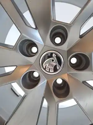 Second-hand car spare part rim for skoda superb combi (3t5) active oem iam references 3v0601025f8z8  3v0601025aehz9