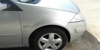 Автозапчастина б/у ПЕРЕДНЕ ПРАВЕ КРИЛО для RENAULT MEGANE II CLASSIC BERLINA  Посилання на OEM IAM 8200495406, 7701477187  8200495406
