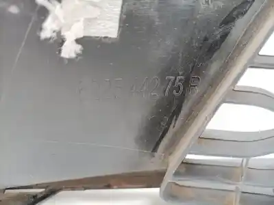 Автозапчастина б/у передня решіта радіатора для dacia sandero 1.0 12v cat посилання на oem iam 622544275r  