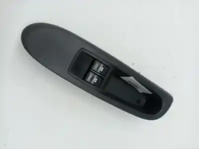 Автозапчастина б/у передні вікний вмикач для renault clio ii fase i (b/cbo) 1.2 посилання на oem iam 8200084003