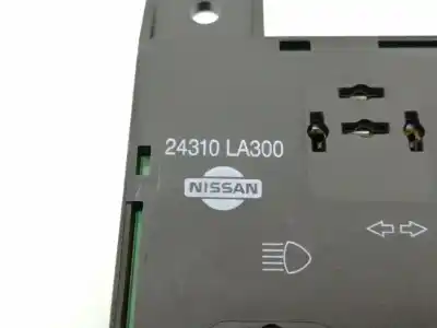 Recambio de automóvil de segunda mano de caja reles / fusibles para nissan qashqai (j10) acenta referencias oem iam 24310la300  