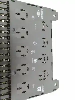 Recambio de automóvil de segunda mano de caja reles / fusibles para nissan qashqai (j10) acenta referencias oem iam 24310la300  