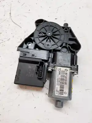 Recambio de automóvil de segunda mano de MOTOR ELEVALUNAS DELANTERO DERECHO para RENAULT MEGANE III SPORT TOURER 1.5 dCi D referencias OEM IAM 807301396R  