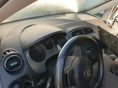 Автозапчастина б/у панель приладів для seat toledo iii (5p2) 2.0 tdi 16v посилання на oem iam 5p1857003hfkz