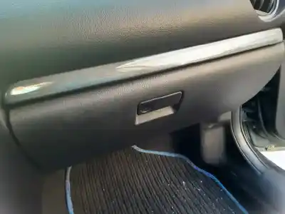 Tweedehands auto-onderdeel handschoenenkastje voor mazda 6 berlina (gg) 2.0 crtd 143 active oem iam-referenties 