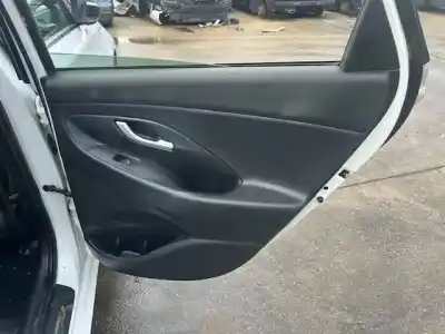 Pezzo di ricambio per auto di seconda mano rivestimento portiera posteriore sinistra per hyundai i30 fastback tecno riferimenti oem iam 
