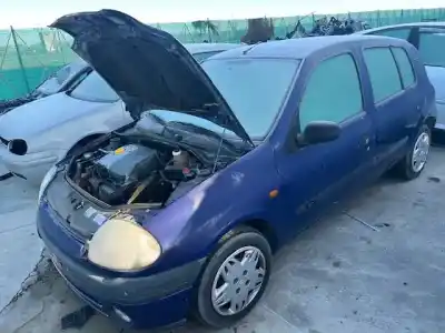 Автозапчасти б/у левая передняя дверь за renault clio ii fase i (b/cbo) 1.4 alize 75 cv / 55 kw ссылки oem iam 
