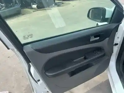 Автозапчасти б/у ОБИВКА ЛЕВОЙ ПЕРЕДНЕЙ ДВЕРИ за FORD FOCUS LIM. (CB4)  ссылки OEM IAM   