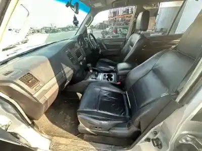 Автозапчасти б/у обивка передней правой двери за mitsubishi montero (v80/v90) 3.2 di-d cat ссылки oem iam 