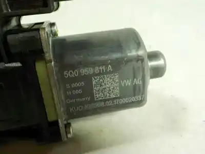 Recambio de automóvil de segunda mano de motor elevalunas trasero izquierdo para skoda octavia combi (5e5) 1.6 tdi dpf referencias oem iam 5q0959811a 0130822725 5q0959811a