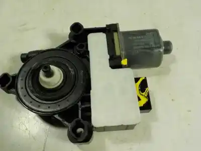 Recambio de automóvil de segunda mano de motor elevalunas trasero izquierdo para skoda octavia combi (5e5) 1.6 tdi dpf referencias oem iam 5q0959811a 0130822725 5q0959811a