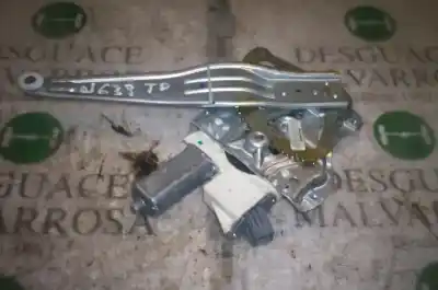 Peça sobressalente para automóvel em segunda mão elevador de vidros traseiro direito por toyota avensis wagon (t25) 2.0 d-4d executive referências oem iam 