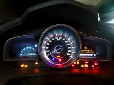 Автозапчастина б/у панель інструментів для mazda 3 lim. () 1.5 diesel cat посилання на oem iam bss655471a 0137289 0137289