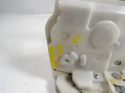 Автозапчастина б/у замок заднього правого дверя для mazda 3 lim. () 1.5 diesel cat посилання на oem iam bjs772310 6b23b0202 6b23b0202