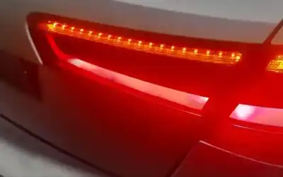 Автозапчасти б/у внутренний правый задний фонарь за audi a3 (8v) 2.0 16v tdi ссылки oem iam 8v3945094b  8v3945094b